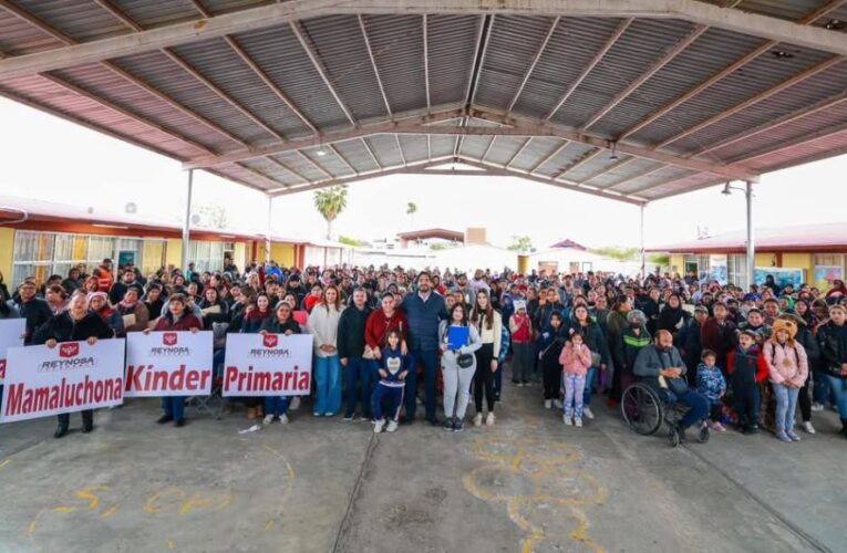 Entregó Alcalde Carlos Peña Ortiz Becas y apoyos para estudiantes, mamás luchonas y tazos dorados