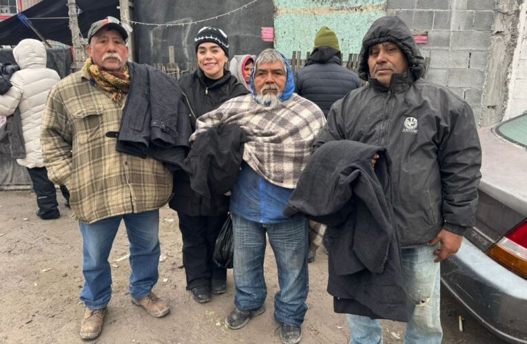 Reciben Programa de Becas Municipales y 500 chamarras en Leyes de Reforma