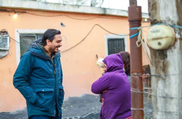 A pesar del frío atenazante reciben familias a Carlos Peña Ortiz