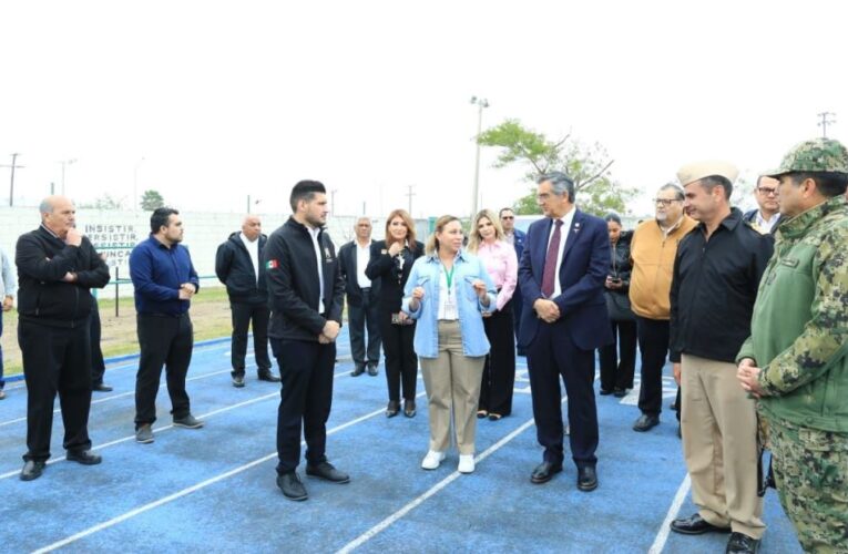 Recorren gobernador y presidenta del DIF Tamaulipas Centro de Atención para Repatriados en Matamoros; entregan ambulancia