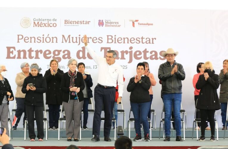 Entrega Américo Villarreal tarjetas del programa «Mujeres Pensión Bienestar»