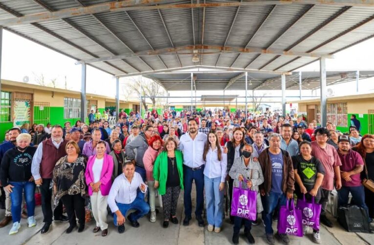 Cercano a la gente Carlos Peña Ortiz llevó Brigada Médica a más de 500 familias