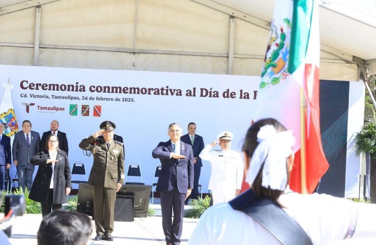 Preside gobernador Américo Villarreal ceremonia del Día de la Bandera