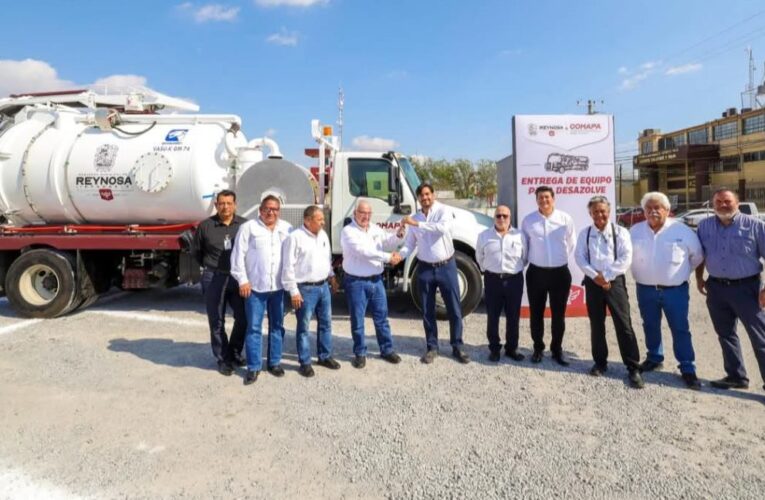 Refuerza el Alcalde Carlos Peña Ortiz labor de COMAPA con entrega de camión Vactor