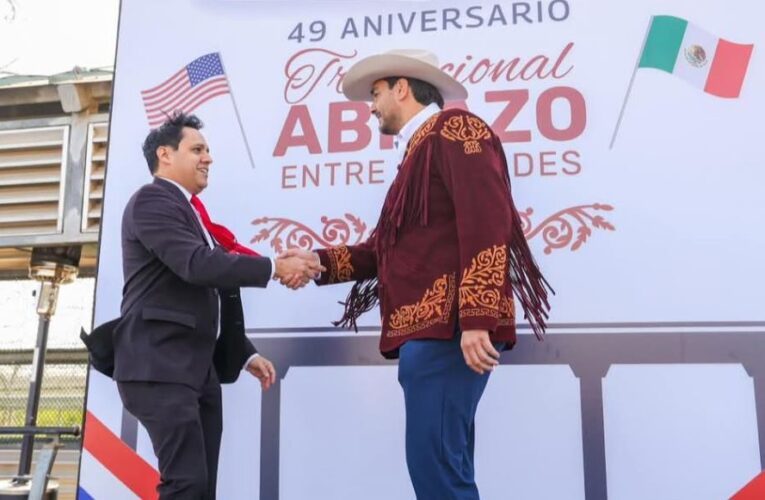 Conmemoran con abrazo fraterno Carlos Peña Ortiz y Sergio Coronado, 49 años de hermanamiento binacional