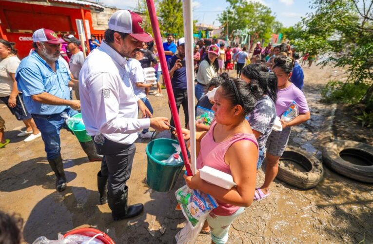 Apoya Carlos Peña a familias de Las Palmas en situación de necesidad