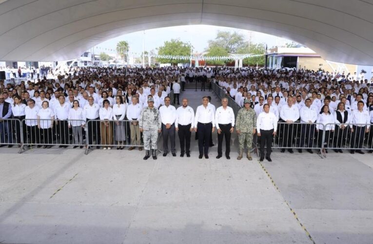 Entrega Américo 16 nuevas ambulancias al sector salud