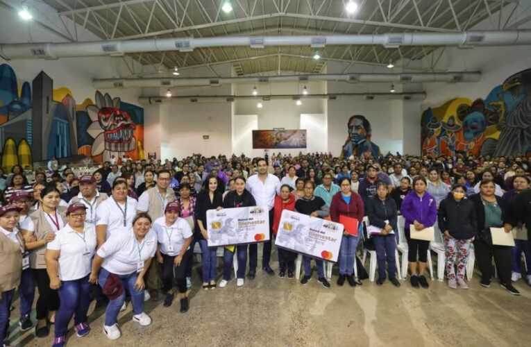 Un domingo de Becas para el Bienestar encabezó el Alcalde Carlos Peña Ortiz en Reynosa