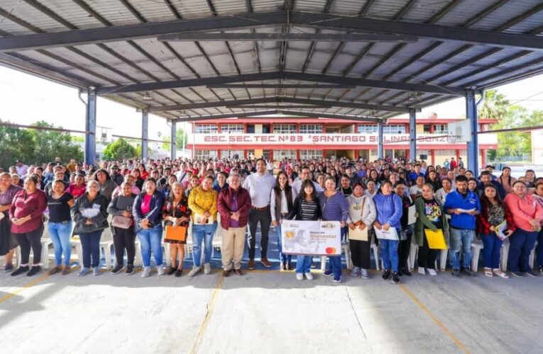 Recibieron en la Secundaria Técnica 83, Becas entregadas por Carlos Peña Ortiz