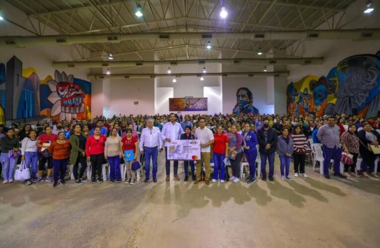 Asistió el Alcalde Carlos Peña Ortiz a entrega de 1,500 Becas de Secundaria