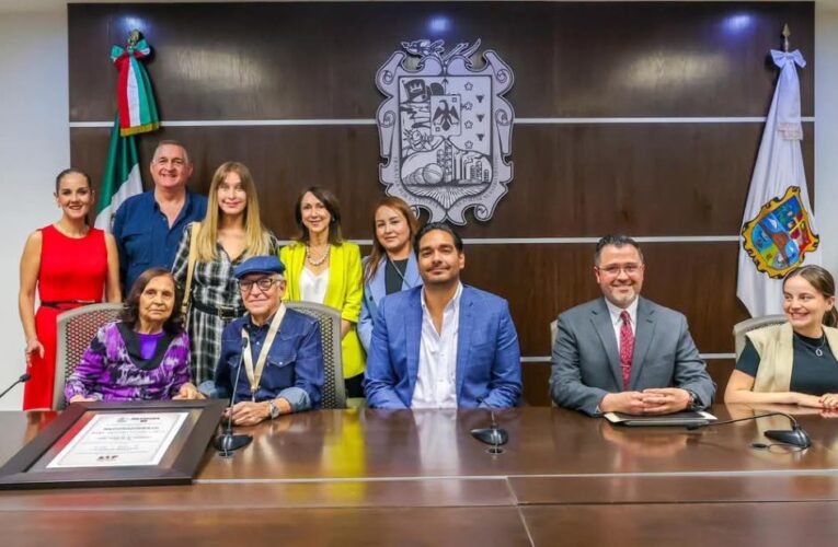 Impuso Carlos Peña Ortiz la Medalla al Mérito Ciudadano, «Ing. Marte R. Gómez» al artista Artemio Guerra Garza