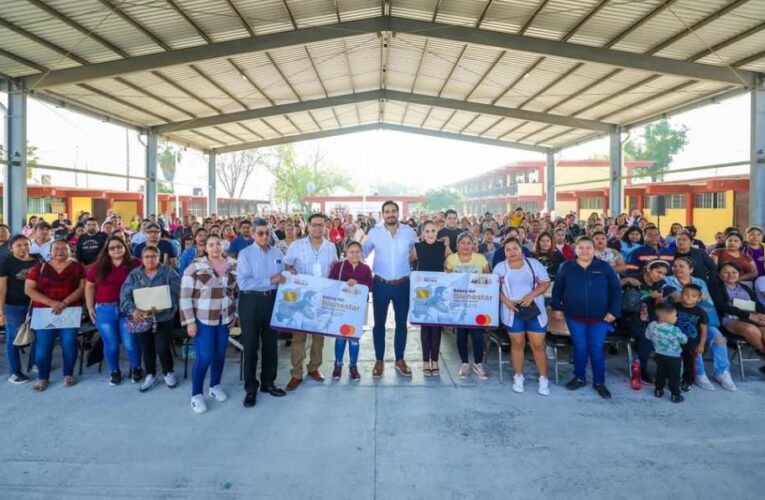 Avanza entrega de Becas con apoyo del Alcalde Carlos Peña Ortiz