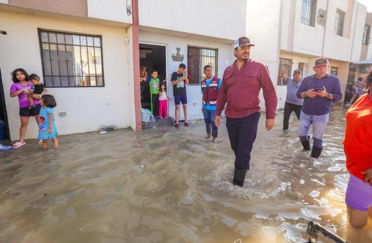 Fraccionamiento Pirámides recorrido por Carlos Peña Ortiz con apoyo para familias