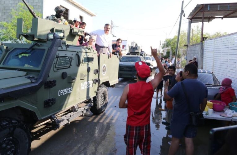 «No están solos»: recorre Américo colonias de Reynosa afectadas por las lluvias