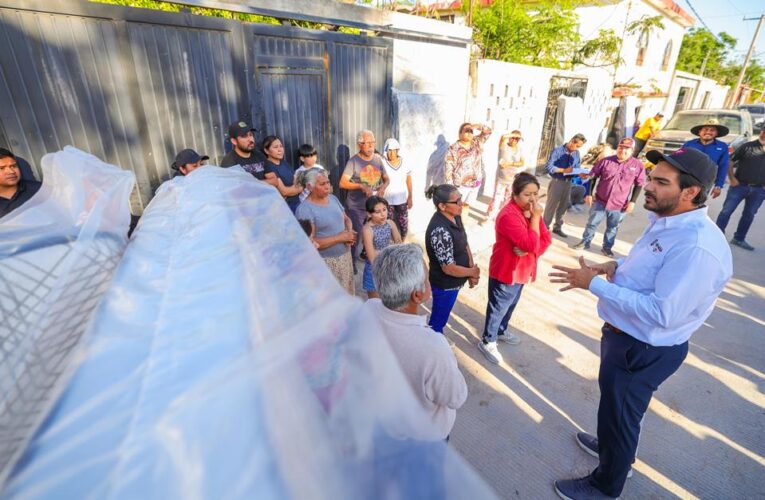 El Alcalde Carlos Peña Ortiz sigue entregando apoyos a damnificados