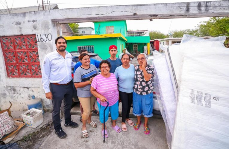 Entregó Carlos Peña Ortiz colchones y estufas a familias afectadas por lluvias