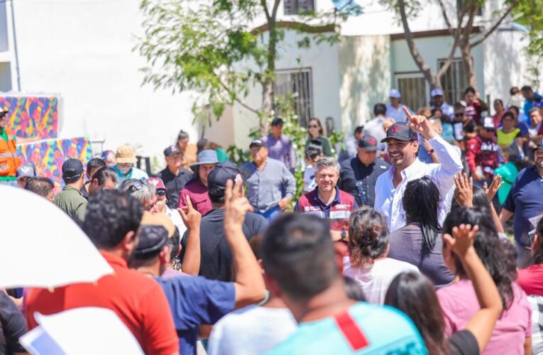 Entregó Alcalde Carlos Peña Ortiz beneficios a familias de Balcones de Alcalá