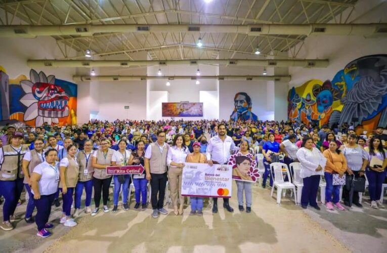 Entregan Becas Coordinadores Estatal, Regional y Alcalde de Reynosa