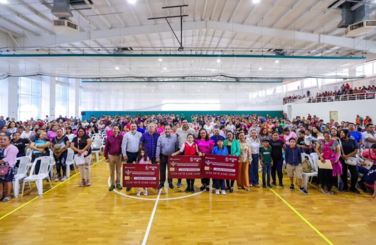 Benefician Becas Municipales a estudiantes de Primaria en Reynosa