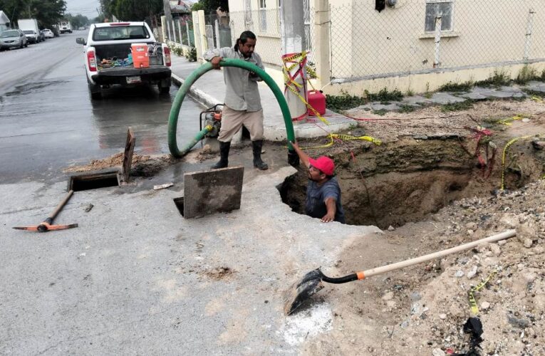 Trabaja COMAPA en la reparación de fugas de agua potable en la colonia Benito Juárez