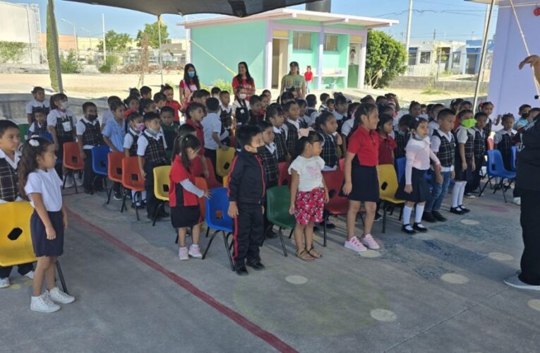 Promueve Gobierno de Carlos Peña Ortiz valores y derechos infantiles con teatro y literatura