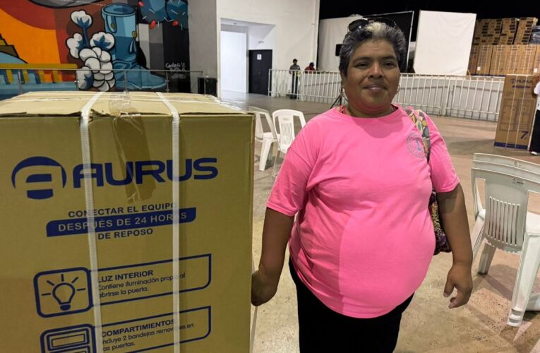 Agradecen familias reynosenses entrega gratuita de refrigeradores