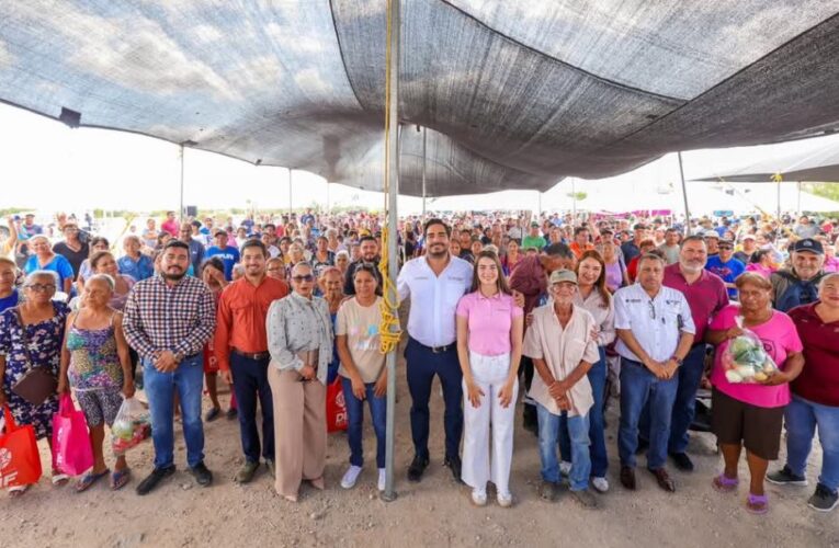 Solucionan Carlos y Alejandra Yelitza, necesidades de familias vulnerables