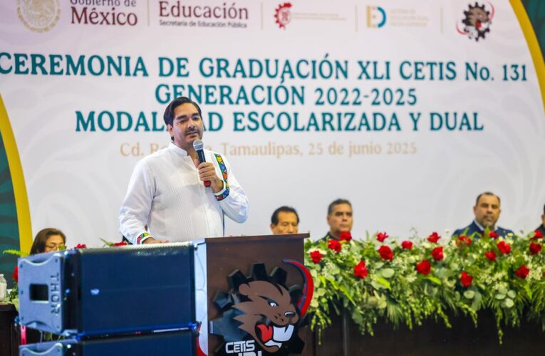 Participó Carlos Peña Ortiz en XLI Graduación de 700 alumnos del CETIS No. 131