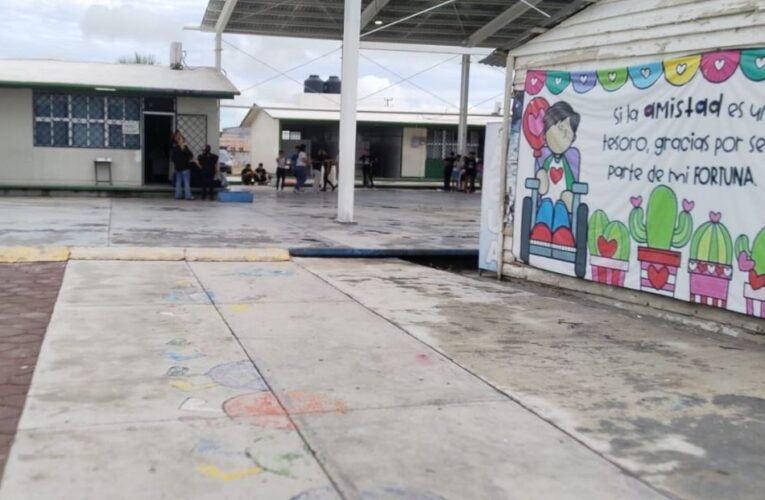Apoya Gobierno de Carlos Peña Ortiz saneamiento de Escuela Primaria