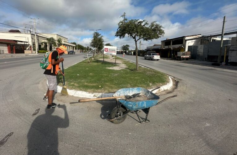 Aplican cuadrillas municipales mantenimiento y limpieza en Las Fuentes y Fuentes Lomas