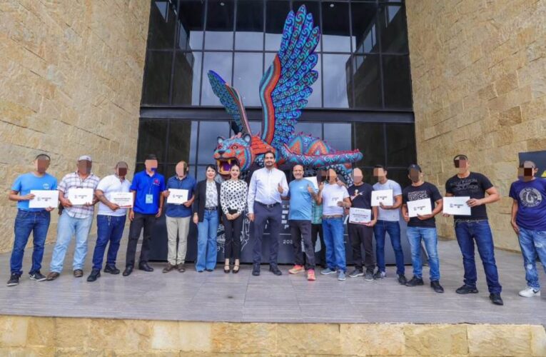 Egresó primera generación de Tazo Dorado en Reynosa