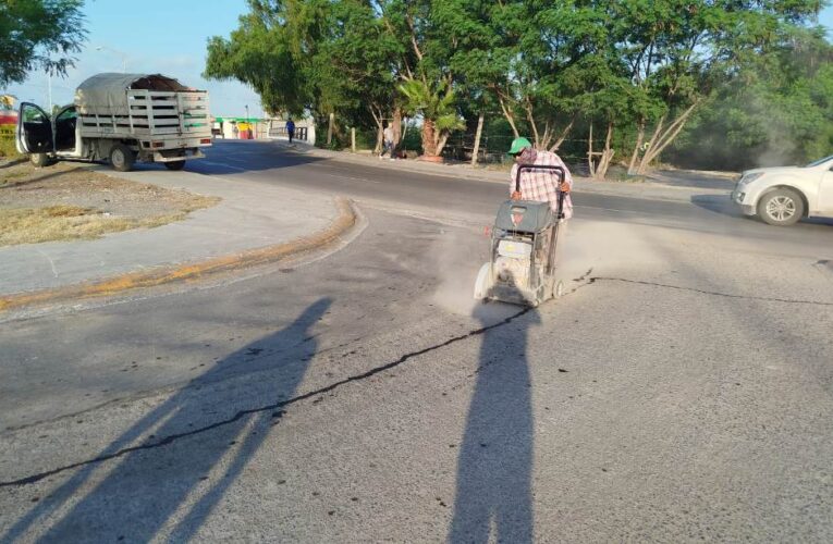 Reparación de baches en retorno de colonia La Joya mejora vialidad en la zona