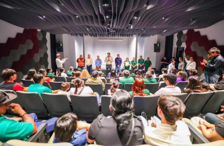 Apoya Gobierno de Carlos Peña Ortiz educación de trabajadores municipales y de sus hijos