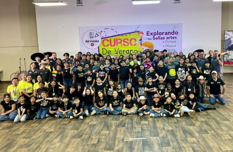 Clausura Gobierno de Carlos Peña Ortiz Curso de Verano 2025 con muestra artística final