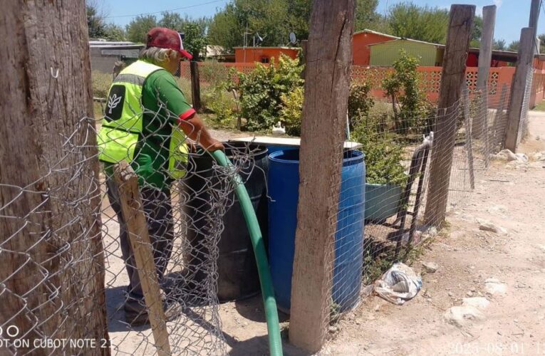 Distribución de agua potable beneficia a pobladores de Reynosa Díaz