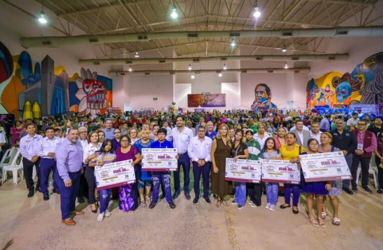 Inauguró Alcalde Carlos Peña Ortiz Feria de Regreso a Clases con la Senadora Maki Esther Ortiz Domínguez, y José Luis Márquez Sánchez, de la PROFECO