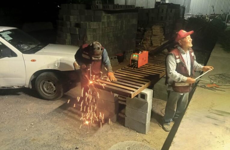 Elabora e instala rejillas pluviales personal del Municipio de Reynosa