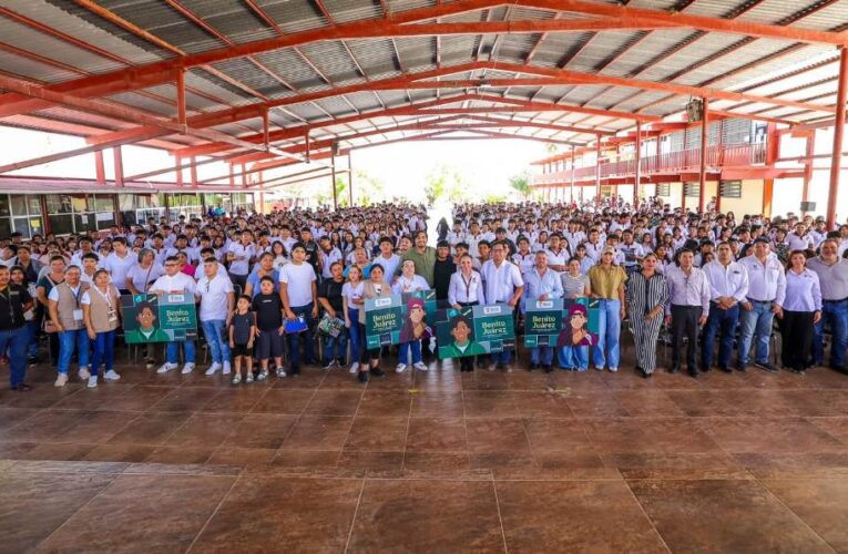 Apoya Carlos Peña Ortiz entrega de Becas de Bachillerato en Reynosa