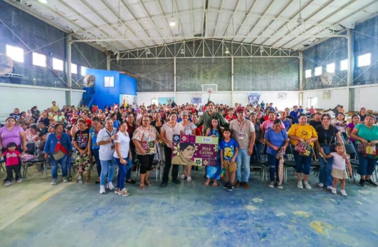 Apoyó Carlos Peña Ortiz entrega de Becas Rita Cetina en la Secundaria número 10