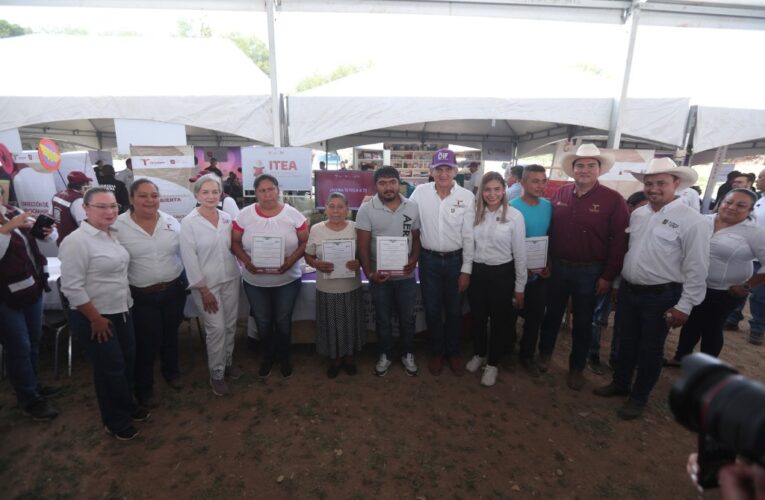 Llevan Américo y María la brigada Transformando Familias hasta el municipio de San Nicolás