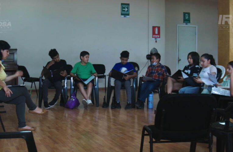 Invita alcalde a niños y adultos a inscribirse a las clases gratuitas del coro del IRCA