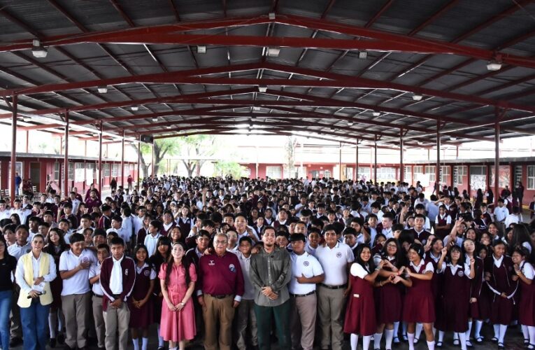 Acerca Gobierno de Carlos Peña Ortiz el arte escénico a estudiantes