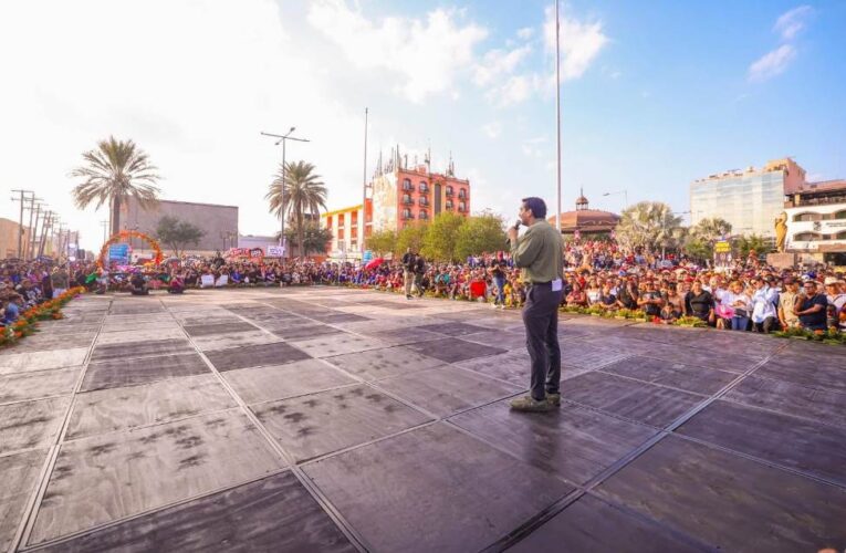 Festejó Alcalde Carlos Peña Ortiz «Xantolo 2025» con Brandon Lara, Subdirector del Instituto Nacional de Pueblos Indígenas y más de 10 Mil asistentes