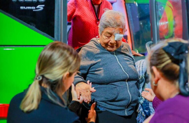 Alcalde Carlos Peña Ortiz mejora la vista de 300 personas gracias a la campaña de cirugías de cataratas 2025