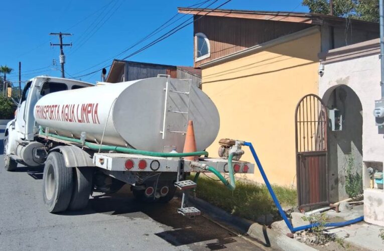 Reparten Gobierno Municipal y COMAPA pipas de agua en diferentes sectores de la ciudad