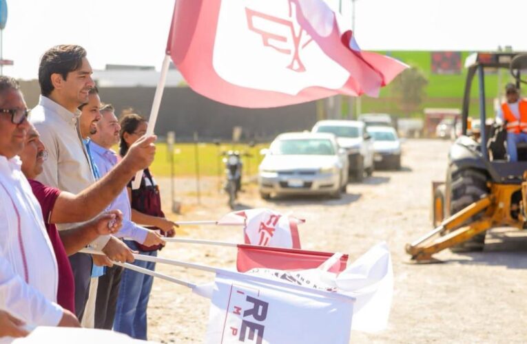 Cumple Gobierno de Carlos Peña Ortiz solicitud de pavimentación en Villas de Esmeralda