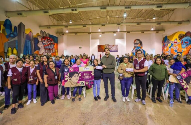 Entregó Alcalde Carlos Peña Ortiz, Tarjetas de las Becas Rita Cetina en Reynosa