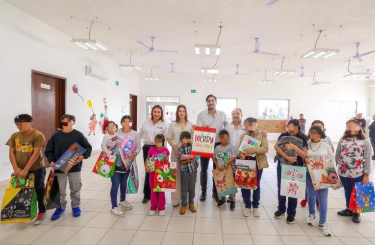 Festejaron menores migrantes la Navidad con Carlos y Alejandra