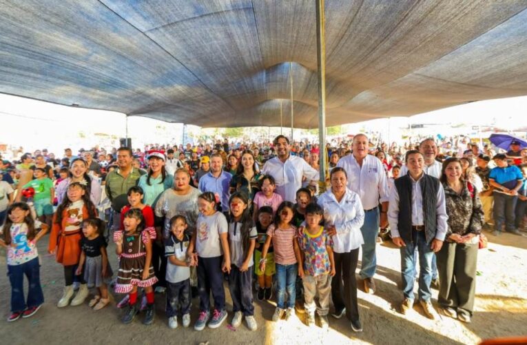 Disfrutaron familias de Lampacitos su Posada DIF En Tu Colonia con Carlos Peña Ortiz