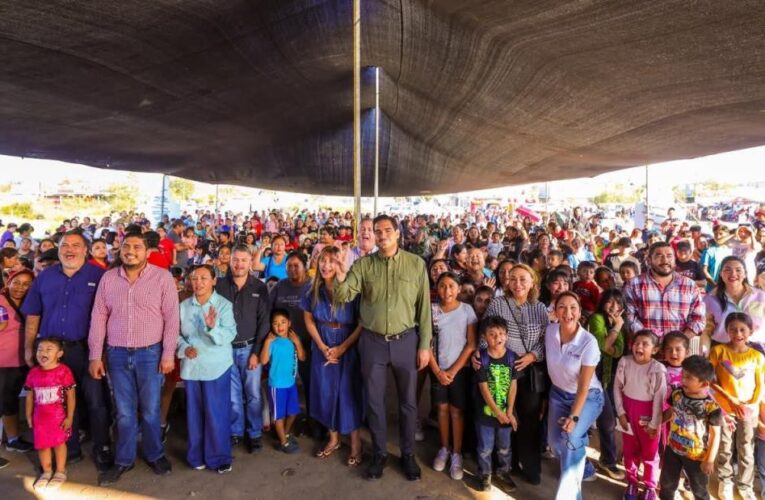 Disfrutaron la Posada DIF familias de San Valentín con muchos regalos